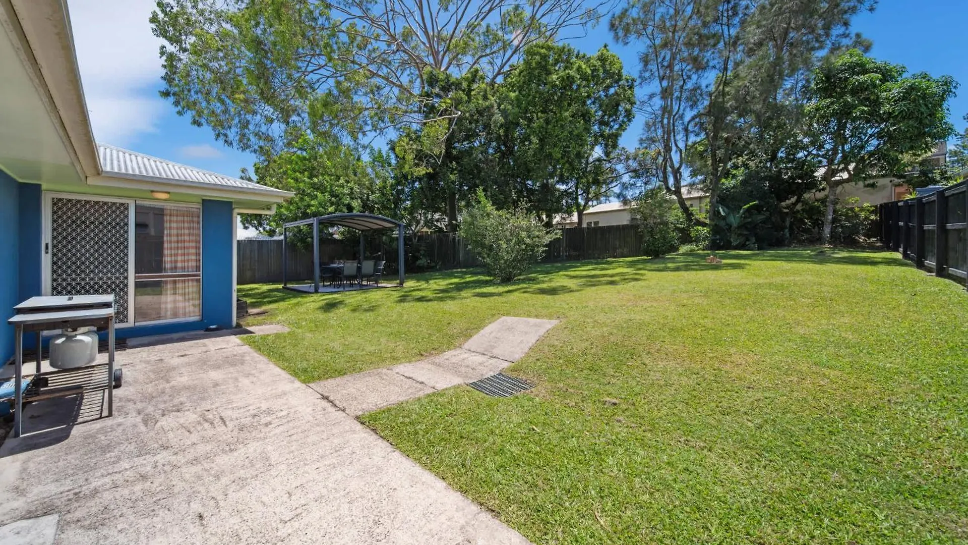 Tides & Tails Abode - Coolum Beach Pet Friendly Home